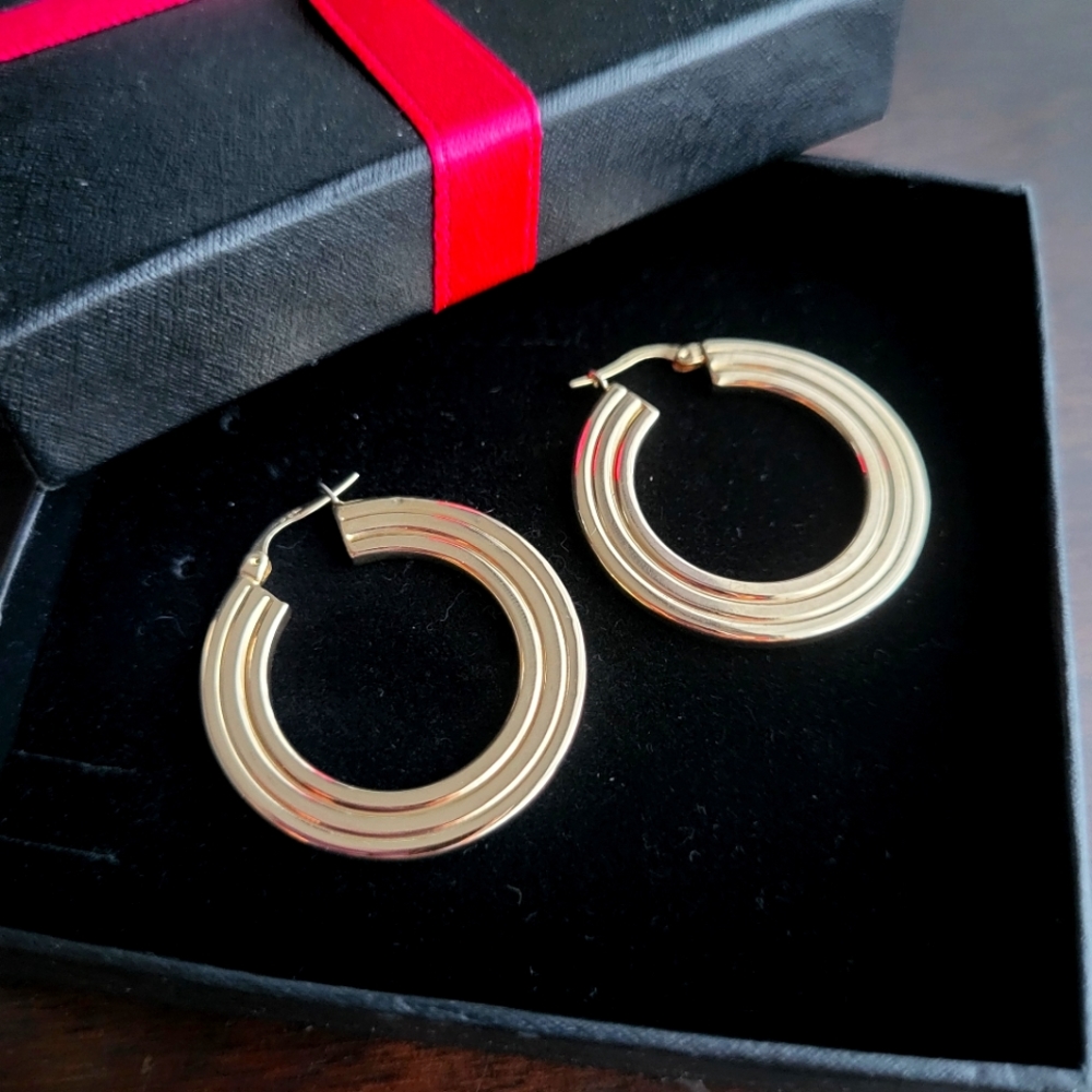 Gorgeous 10k thick earrings
